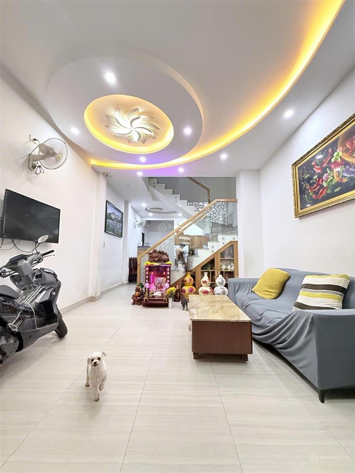 Giảm kịch sàn  cách mạng tháng 8, gần 3/2 hà đô  dt 53m2 ô tô cạnh nhà.