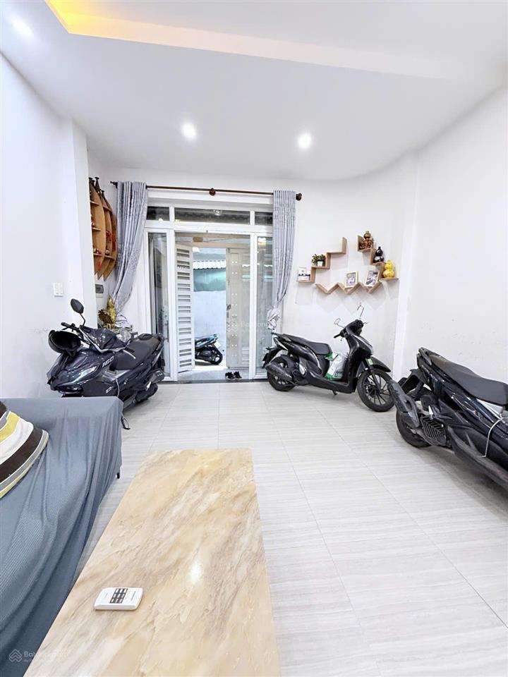 Giảm kịch sàn  cách mạng tháng 8, gần 3/2 hà đô  dt 53m2 ô tô cạnh nhà.