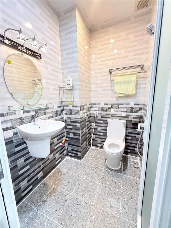 Giảm kịch sàn  cách mạng tháng 8, gần 3/2 hà đô  dt 53m2 ô tô cạnh nhà.