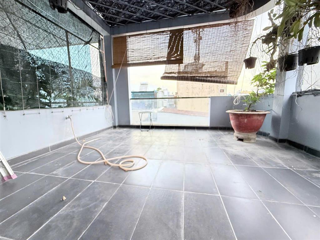 Giảm kịch sàn  cách mạng tháng 8, gần 3/2 hà đô  dt 53m2 ô tô cạnh nhà.