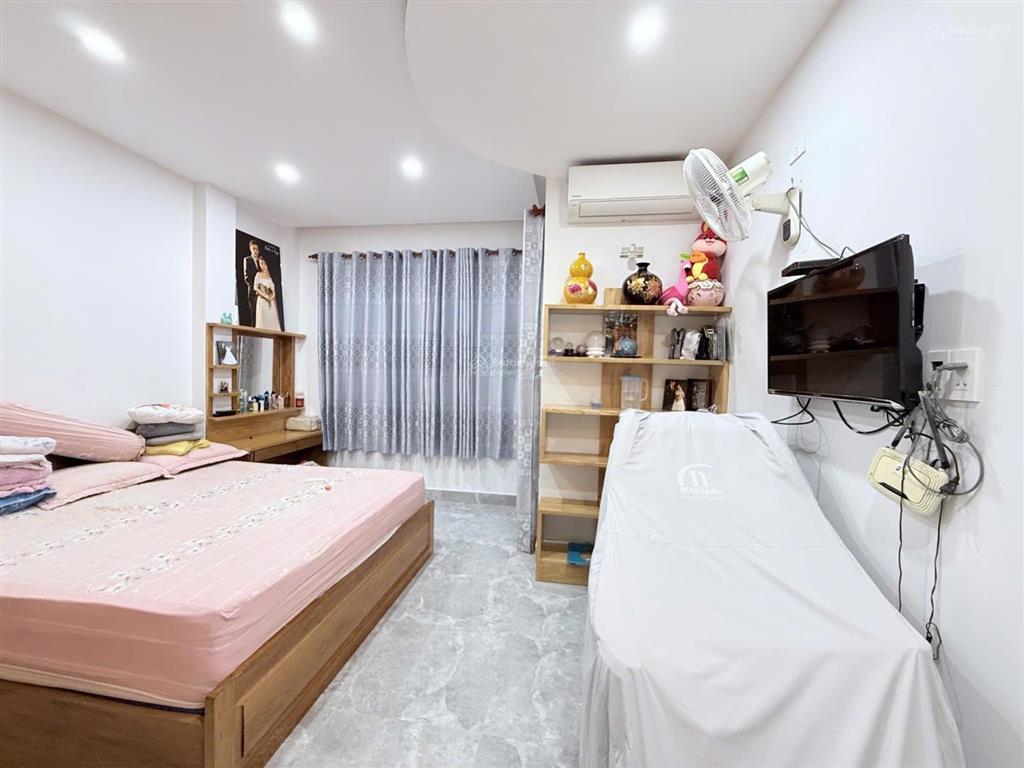 Giảm kịch sàn  cách mạng tháng 8, gần 3/2 hà đô  dt 53m2 ô tô cạnh nhà.