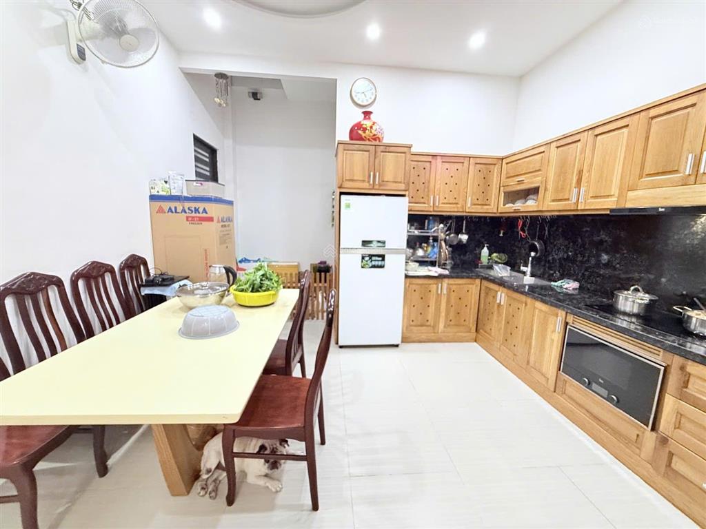 Giảm kịch sàn  cách mạng tháng 8, gần 3/2 hà đô  dt 53m2 ô tô cạnh nhà.