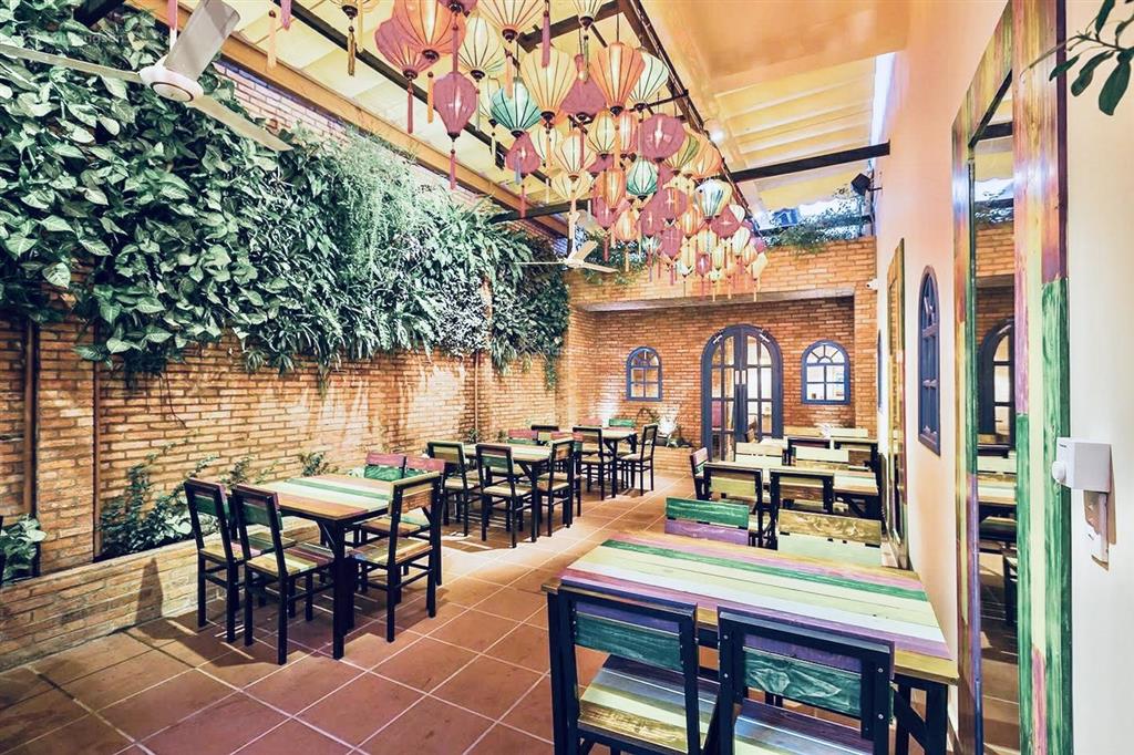 Cho thuê 4500m2 mt phạm ngọc thạch, quận 3, có sân vườn, sàn lớn trống suốt, thang máy