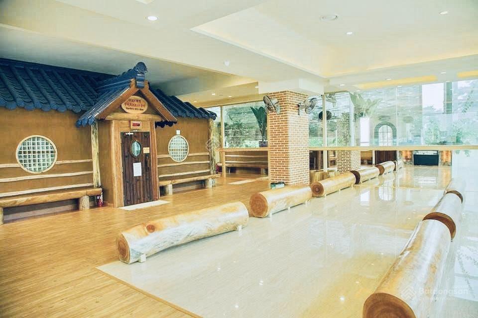 Cho thuê 4500m2 mt phạm ngọc thạch, quận 3, có sân vườn, sàn lớn trống suốt, thang máy