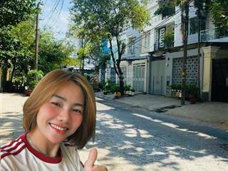 Biệt thự vừa k.doanh vừa ởmt đường số 4 tầng  liền kề pmh.dễ đi q1,q8
dt 112m ngang 7x 16m.shr