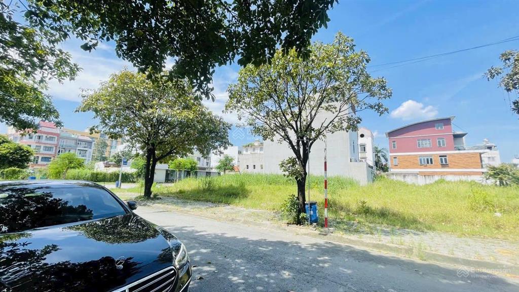 Lô đất góc 2 mặt tiền  vị trí vàng ngay the seasons lái thiêu  gần lotte mart & bv becamex