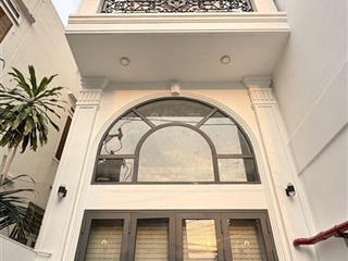 Chdv mặt tiền 6 tầng giáp quận 1  dòng tiền 800tr/năm  72m2(4x18)  10 chdv full nt + thang máy