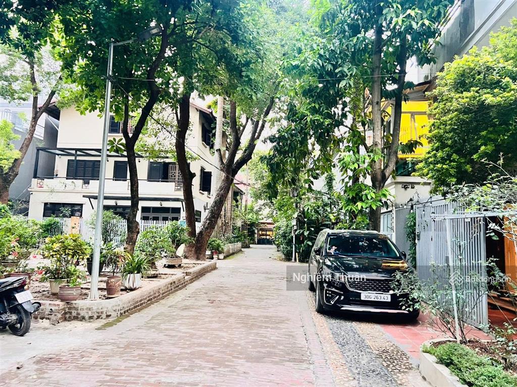 Biệt thự đẹp nhất hồ tây, hà nội. 165m2, mặt tiền 12,8m. ô tô sân vườn. ở đẳng cấp. giá cực tốt.