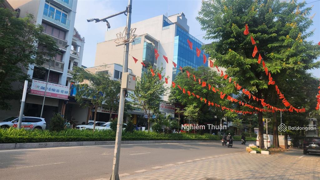 Đất mặt phố lạc long quân, tây hồ, hn. 170m2, mặt tiền 7m. sổ vuông đẹp, 2 mặt thoáng. nhỉnh 80 tỷ.