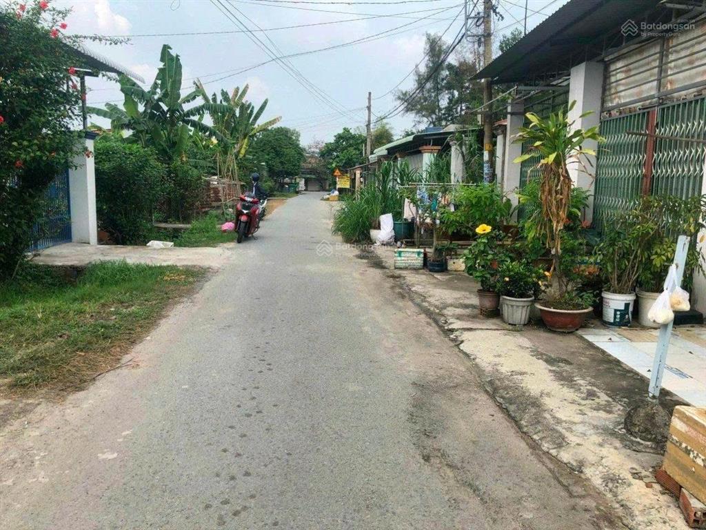 Tôi bán gấp căn nhà 105m2 giá 950tr đường nguyễn thị ni xã phước hiệp củ chi sổ hồng riêng