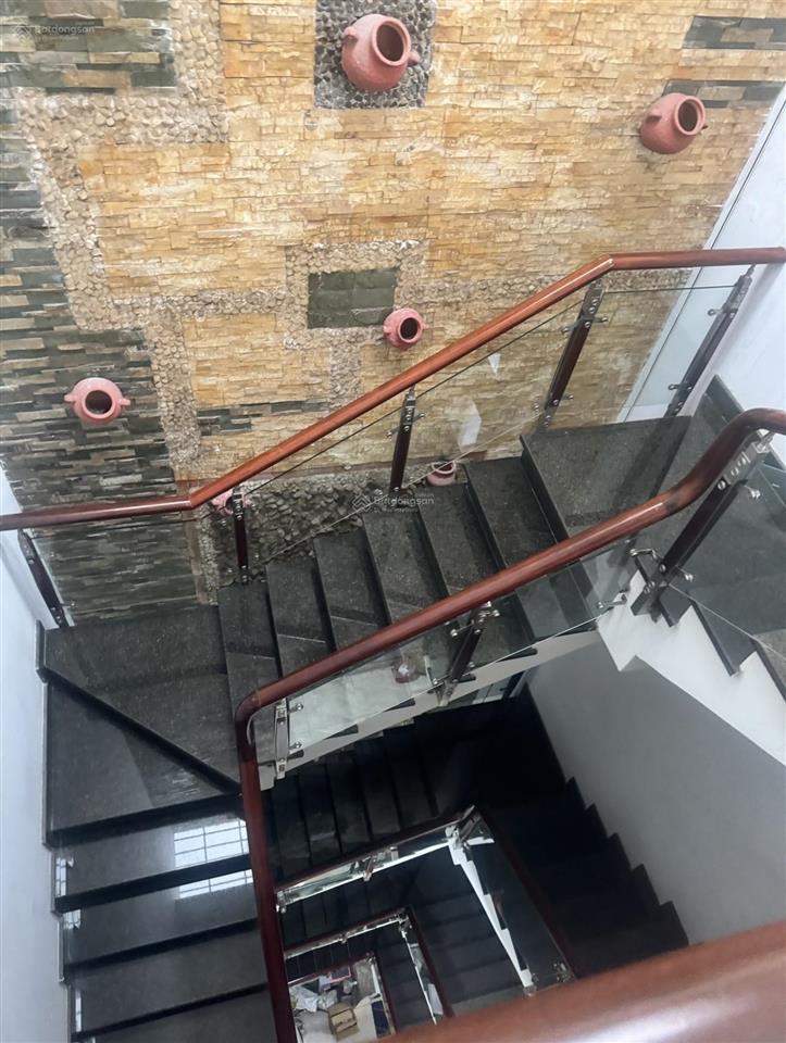 Quận 4 bến vân đồn dt gần 90m2 giá 25 tỷ. 4m x 22m, 5 tầng, dòng tiền 100 triệu