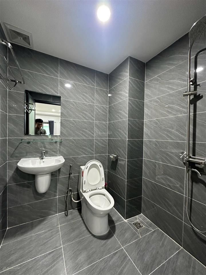 Trống sẵn căn hộ 1 phòng ngủ 50m2 ban công ngay vạn hạnh mall quận 10