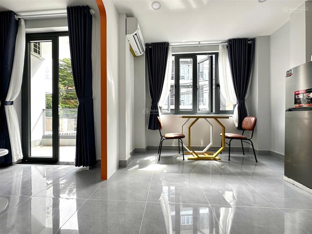 Trống sẵn căn hộ 1 phòng ngủ 50m2 ban công ngay vạn hạnh mall quận 10