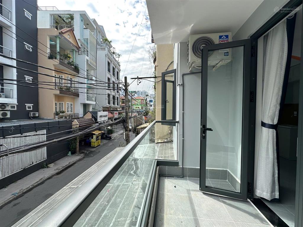 Trống sẵn căn hộ 1 phòng ngủ 50m2 ban công ngay vạn hạnh mall quận 10