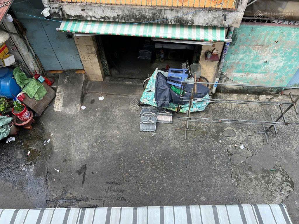 Bán nhà lô góc tại phạm văn chí, 3,8 tỷ, 24m2, 2pn, hẽm rộng , hẽm thông 3m ra bình tiên