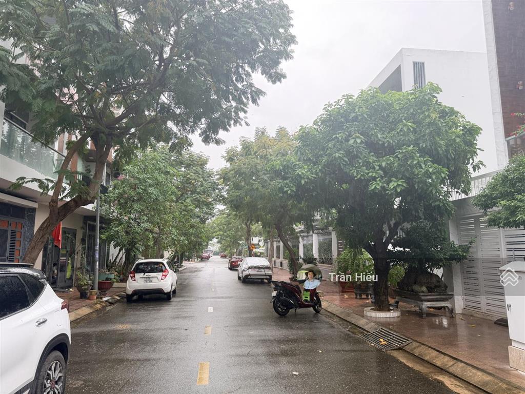 Bán lô 100m2 hướng đn vị trí đẹp đắc địa hà quang 1 còn sót lại. vị trí lock có sổ, giá cực tốt