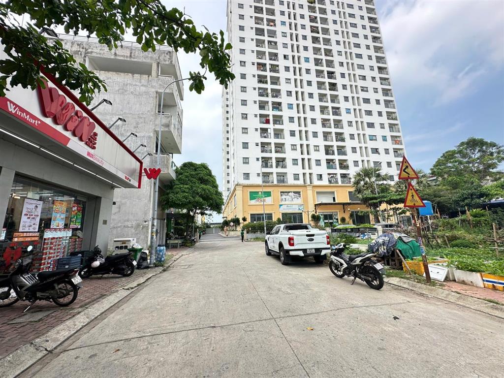 Hiếm cổng chung cư tại vincom dĩ an đẹp