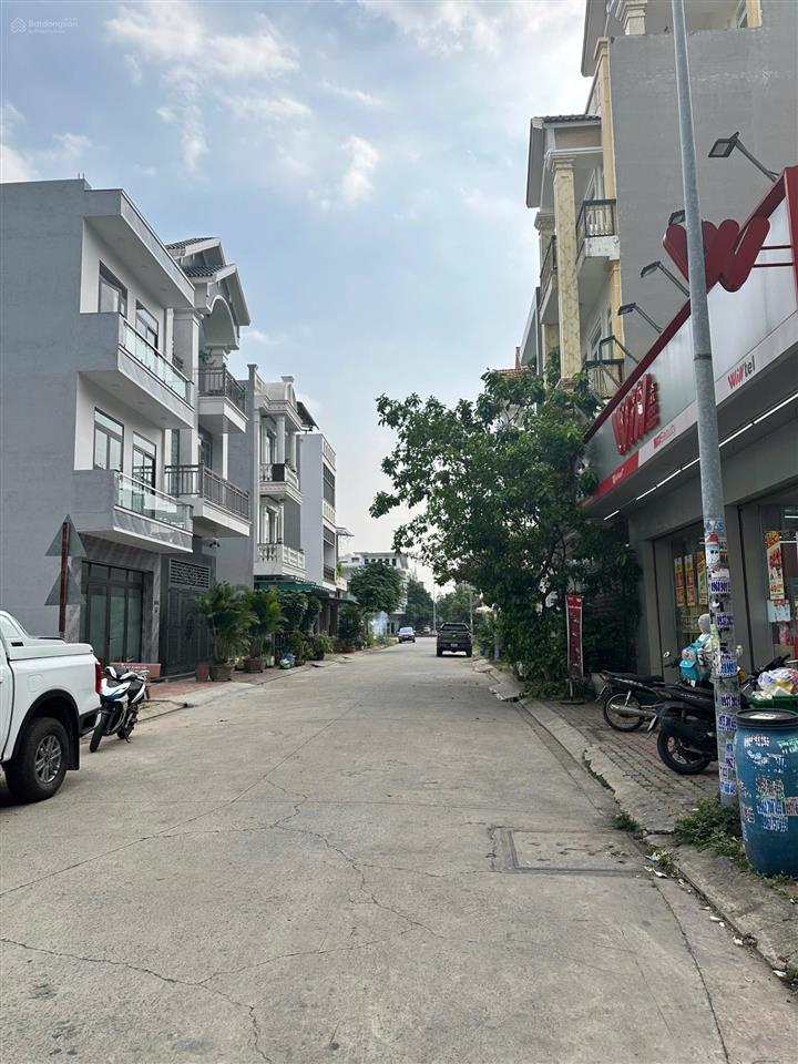 Hiếm cổng chung cư tại vincom dĩ an đẹp