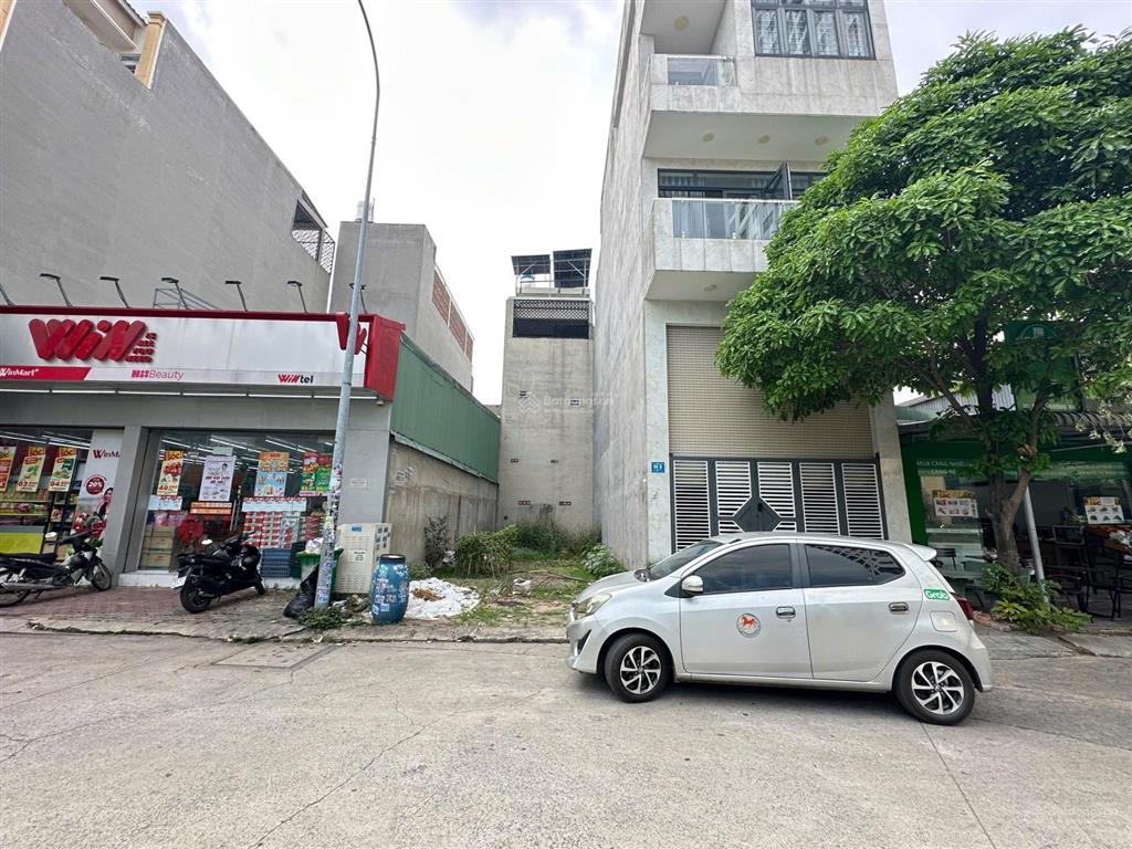 Hiếm cổng chung cư tại vincom dĩ an đẹp