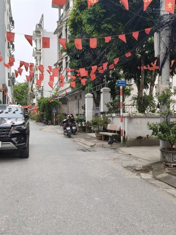 Hoa lâm việt hưng  đất sát chợ  cách 1 nhà ra 2 ô tô tránh 65m2 mt 5m  9 tỷ  0961 206 ***