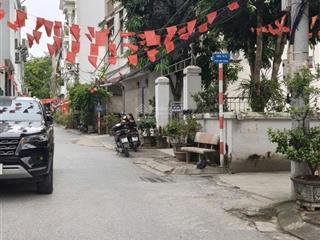 Hoa lâm việt hưng  đất sát chợ  cách 1 nhà ra 2 ô tô tránh 65m2 mt 5m  9 tỷ  0961 206 ***