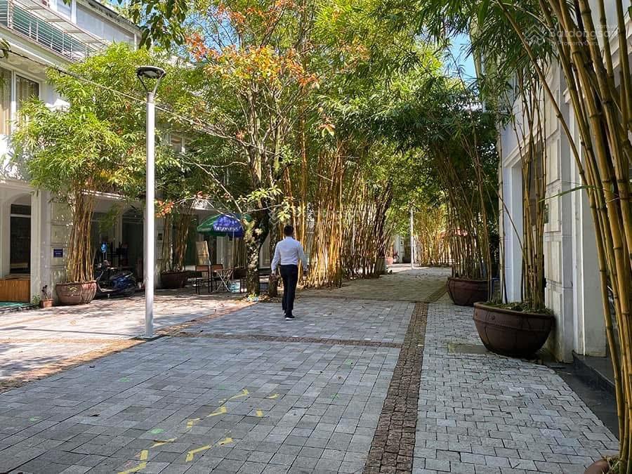 Cần bán nhà phố trúc kinh doanh tốt, vị trí đẹp, view công viên