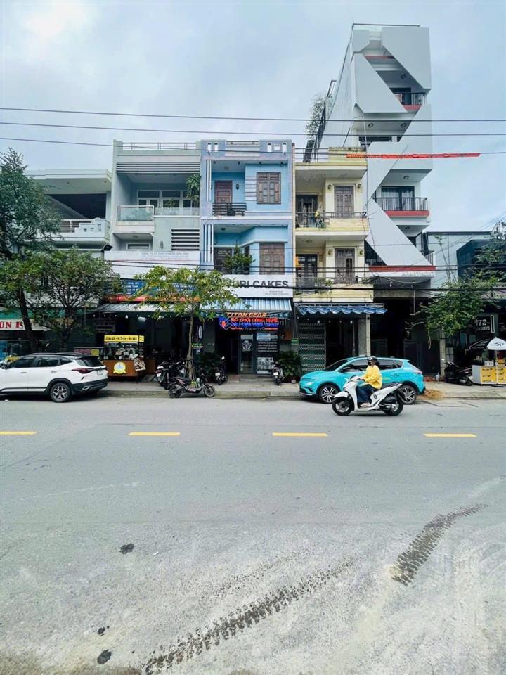 Chính chủ cần tiền bán gấp căn núi thành  2 mặt tiền  dòng tiền trên 30tr/tháng  giá chạm đáy