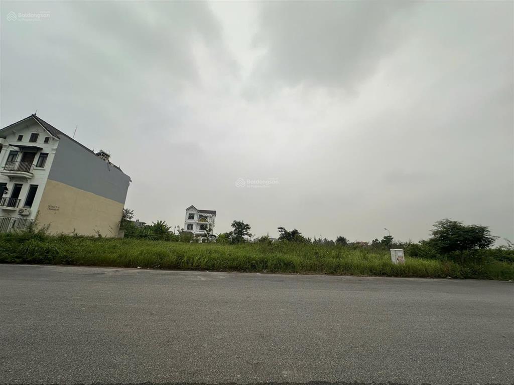 Bán nhà 4 tầng full nội thất sẵn ở ngay  lòng đường siêu to  gần sát vin dương kinh