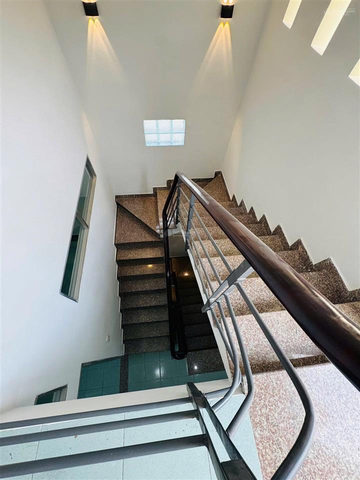 Bán nhà 4 tầng, mặt tiền đường hồng lạc, phường 10  tân bình, chỉ 11.2 tỷ