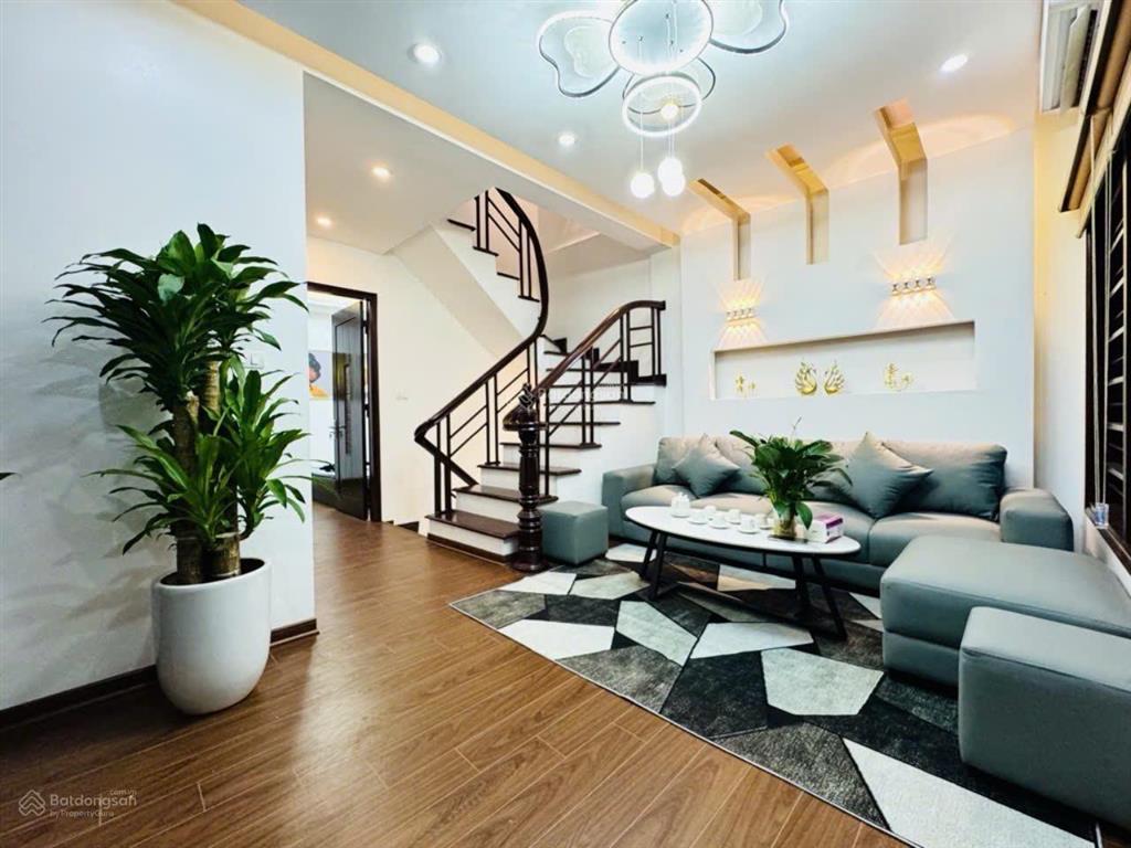 Bí mật sau chân cầu chương dương long biên nhà 6 tầng x 62m2, ô tô vào, thiết kế lạ, giá 14.5 tỷ