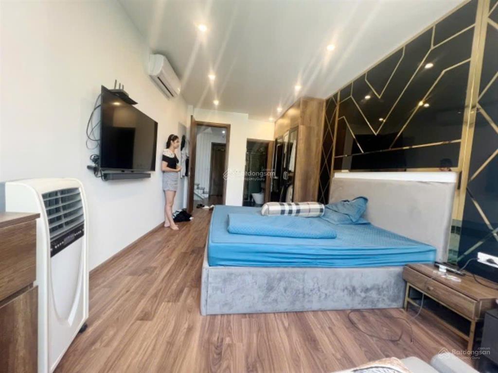 Nhà phố hồng tiến bồ đề long biên. dt 63m2 x mt 4.6m x 7 tầng thang máy, ô tô vào. giá 14,3 tỷ