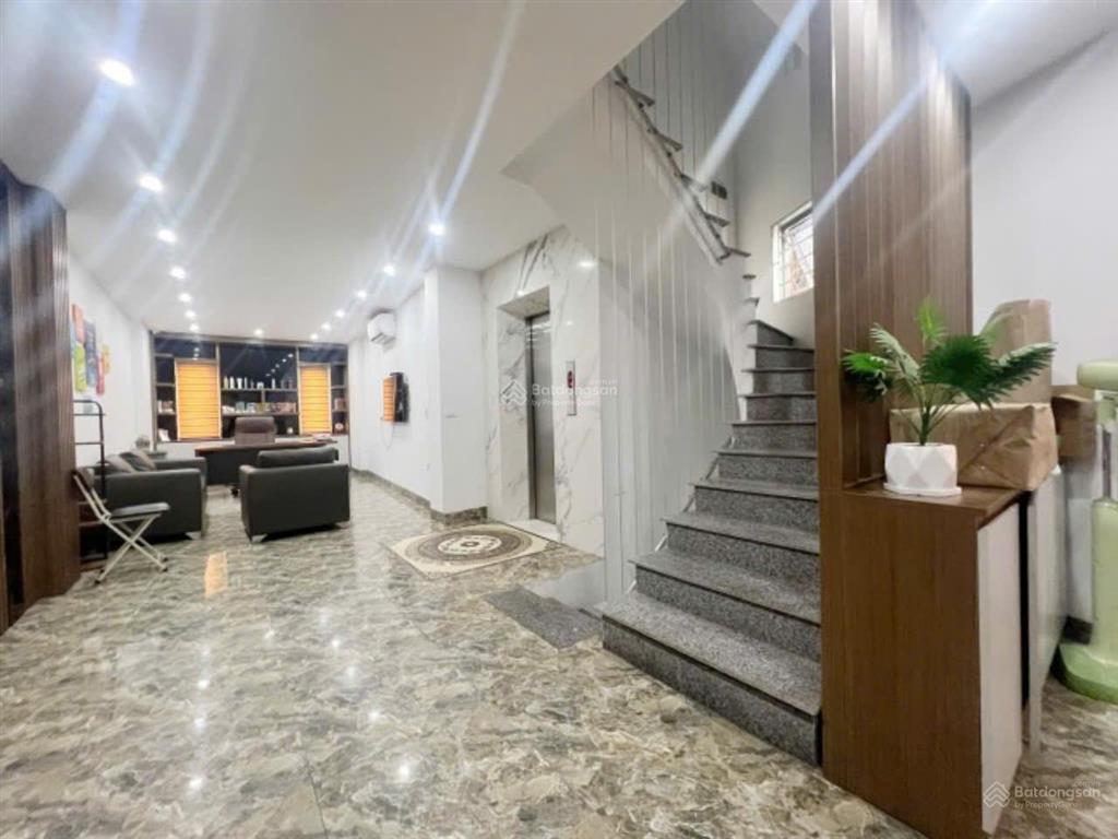 Nhà phố hồng tiến bồ đề long biên. dt 63m2 x mt 4.6m x 7 tầng thang máy, ô tô vào. giá 14,3 tỷ