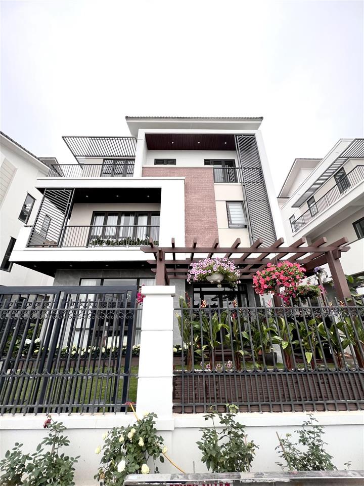 Chính chủ bán gấp siêu phẩm sh4 centa riverside 120m² hướng nam giá 8,1 tỷ ( bao phí)