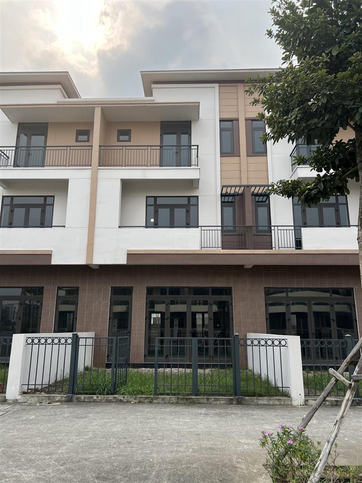 Bán gấp căn sh3 centa city giá 9,2 tỷ hướng đông ra đường hữu nghị kd siêu đỉnh