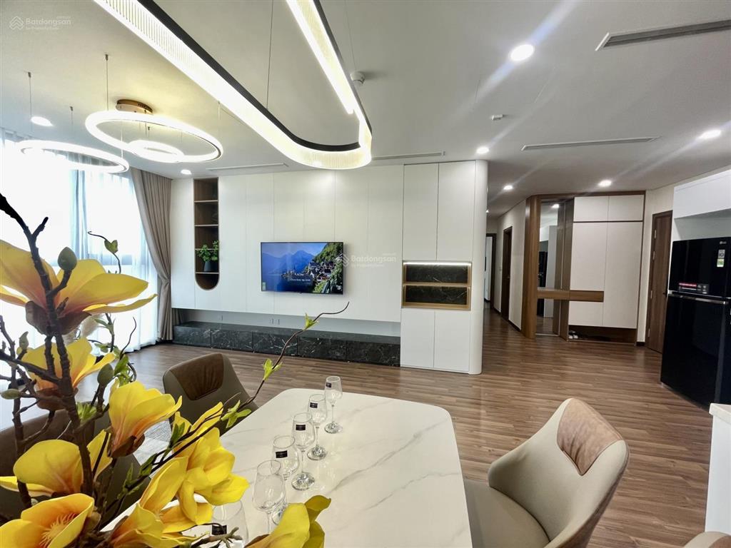 Cho thuê căn góc 3pn đủ đồ tại chung cư mipec rubik 360, giá thuê 24tr/th.  0355 965 ***