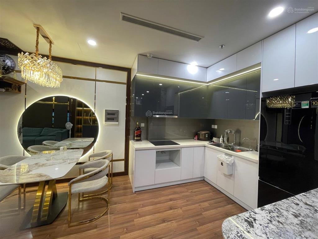 Giá tốt cho thuê căn hộ mipec rubik xuân thủy 2pn, 2wc, full đồ, giá chỉ 19tr/th.  0355 965 ***