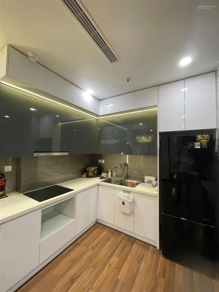 Giá tốt cho thuê căn hộ mipec rubik xuân thủy 2pn, 2wc, full đồ, giá chỉ 19tr/th.  0355 965 ***