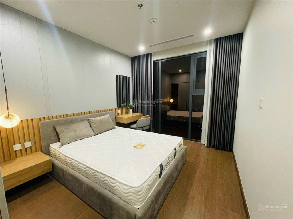 Hot cho thuê căn hộ 3 ngủ 148m2 full đồ discovery compex, giá 25tr/tháng.  0355 965 ***