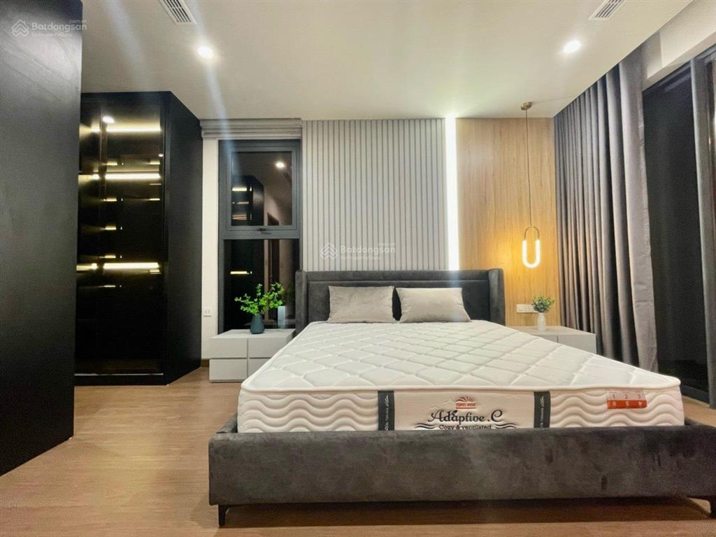 Hot cho thuê căn hộ 3 ngủ 148m2 full đồ discovery compex, giá 25tr/tháng.  0355 965 ***