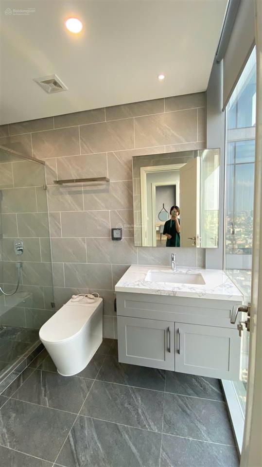Giá tốt cho thuê căn hộ 4pn 200m2 full đồ discovery complex, giá 36tr/tháng.  em 0355 965 ***