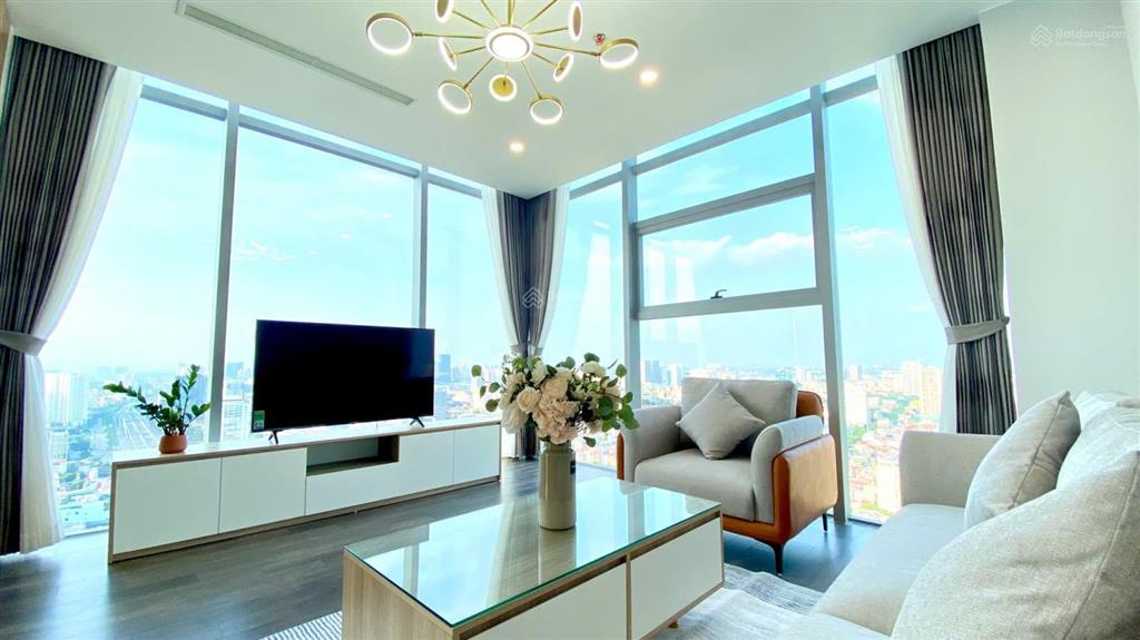 Giá tốt cho thuê căn hộ 4pn 200m2 full đồ discovery complex, giá 36tr/tháng.  em 0355 965 ***