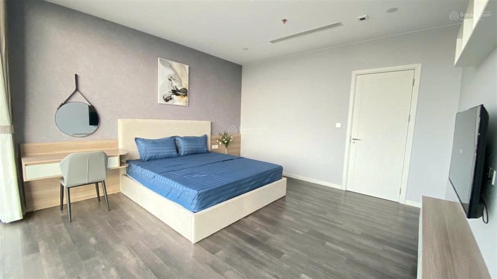 Giá tốt cho thuê căn hộ 4pn 200m2 full đồ discovery complex, giá 36tr/tháng.  em 0355 965 ***