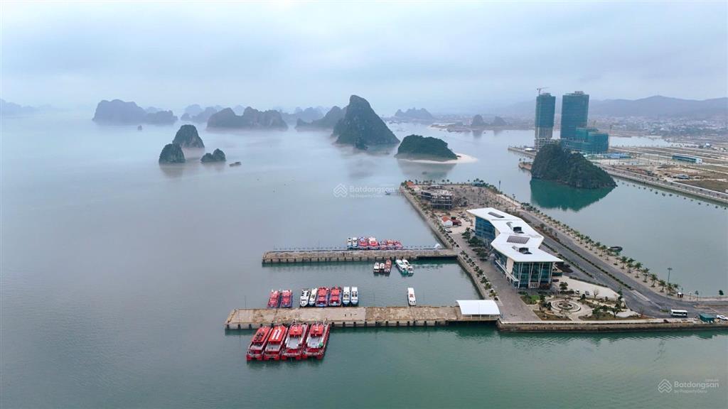 Bán căn hộ 2 phòng ngủ, view vịnh cực đỉnh tại dự án crystal holidays harbour vân đồn