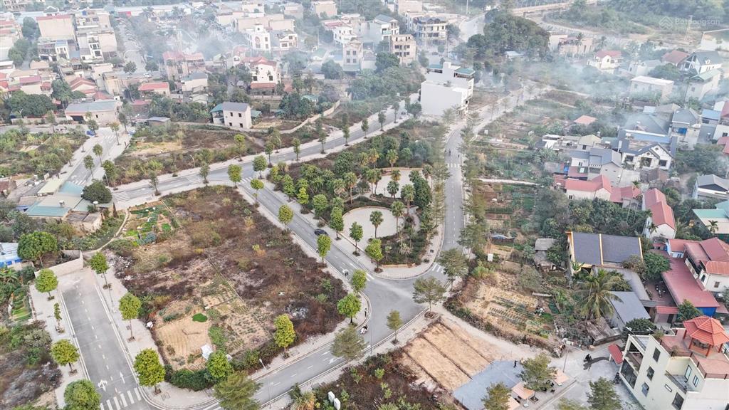 Bán lô góc 2 mặt tiền diện tích 136.52m2 tại tt. lương sơn