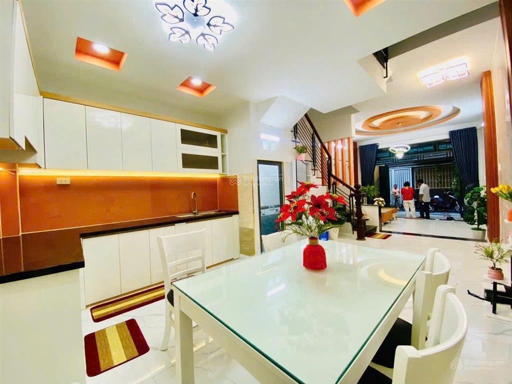 Chỉ 1 căn toạ lạc ngay trục đường cực kỳ sầm uất bến vân đồn, q4 shr