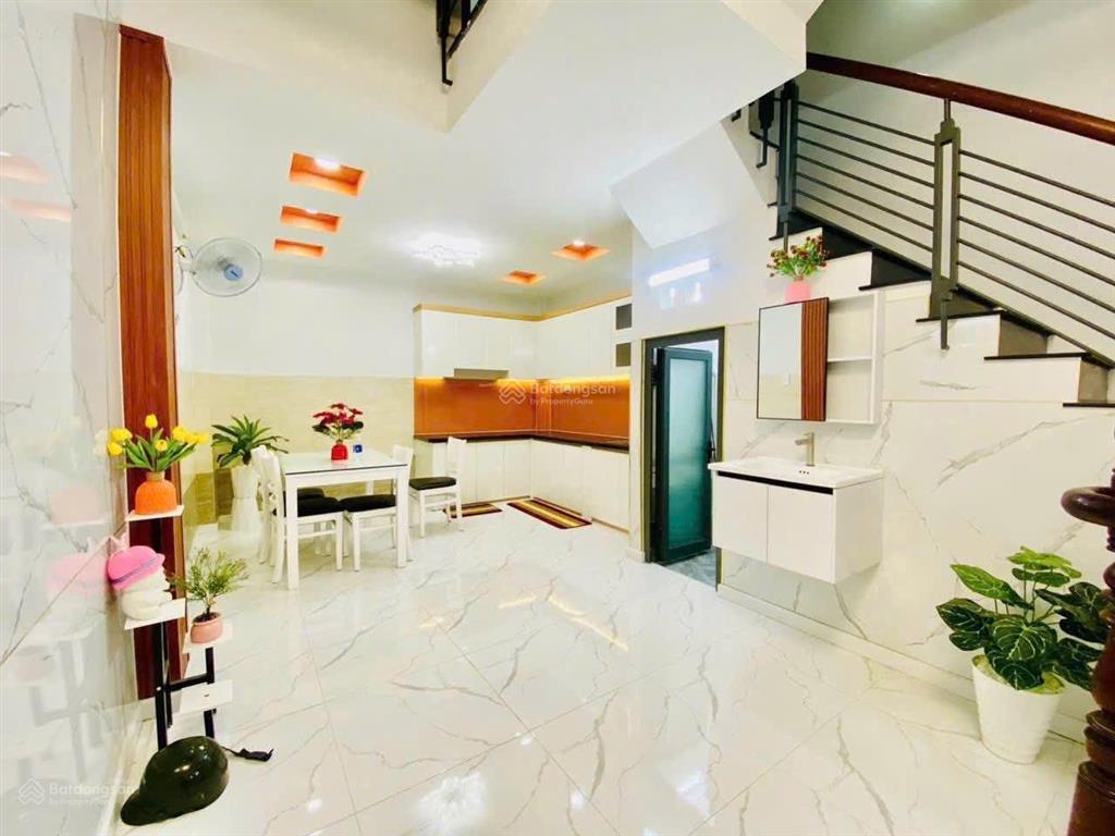 Chỉ 1 căn toạ lạc ngay trục đường cực kỳ sầm uất bến vân đồn, q4 shr