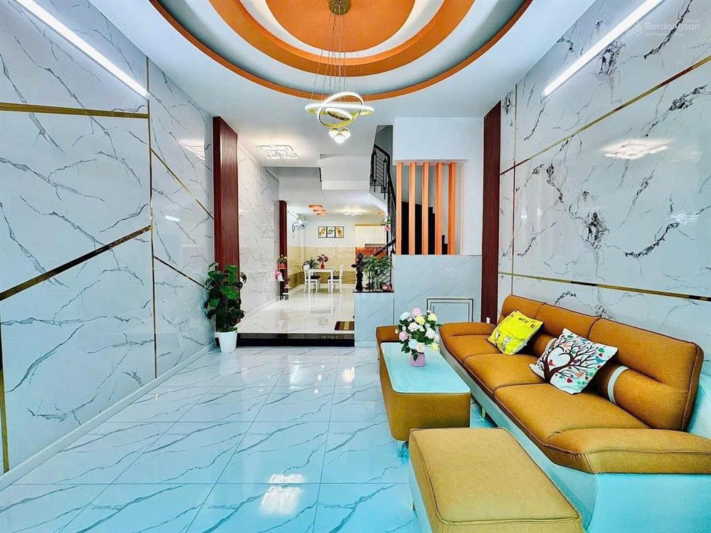 Chỉ 1 căn toạ lạc ngay trục đường cực kỳ sầm uất bến vân đồn, q4 shr