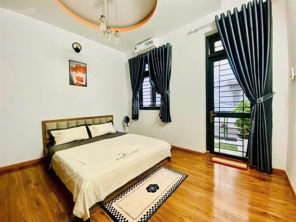 Chỉ 1 căn toạ lạc ngay trục đường cực kỳ sầm uất bến vân đồn, q4 shr