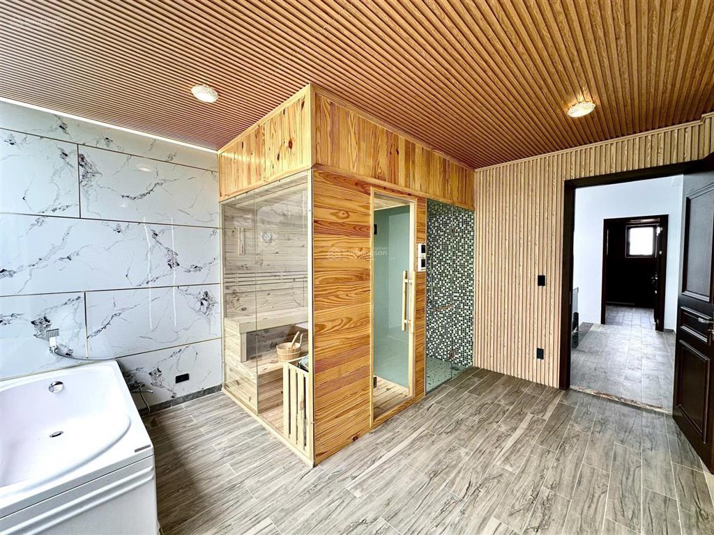 Cực đẹp mặt đường trung lực, nhà 5 tầng thang máy