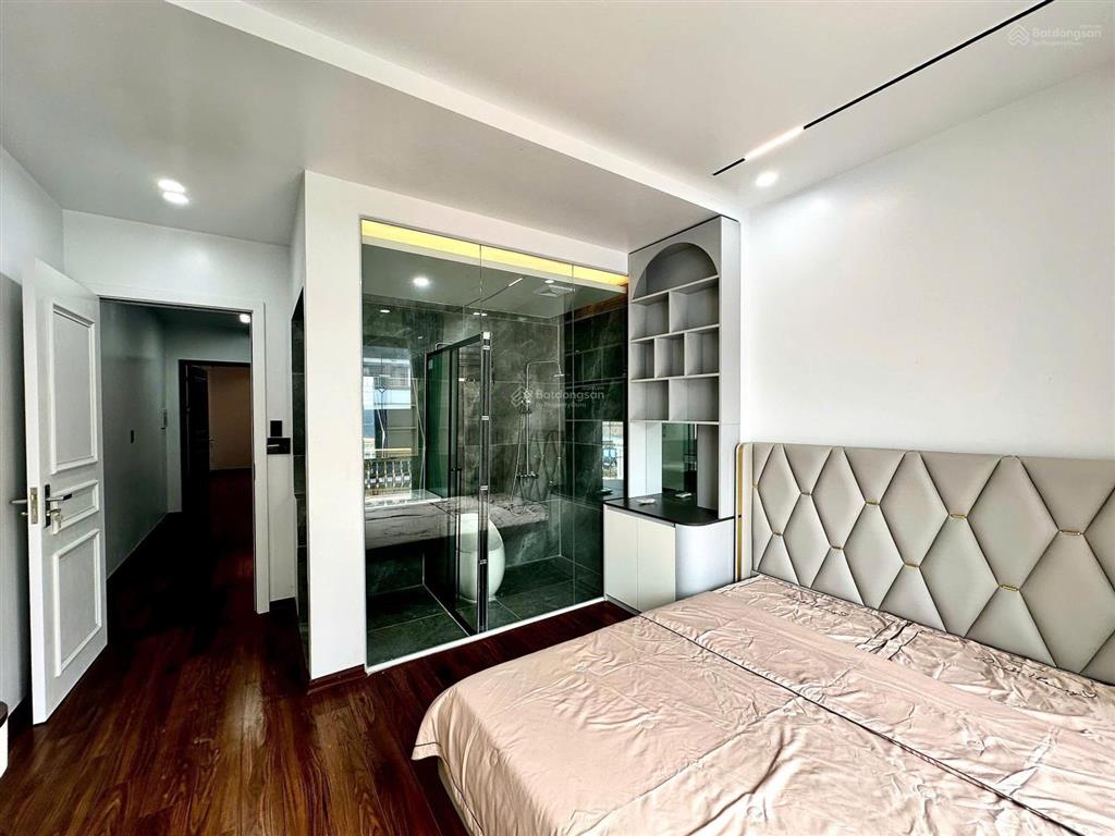 Cực đẹp mặt đường trung lực, nhà 5 tầng thang máy